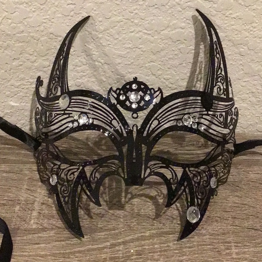 Black Masquerade Laser Beaded Design Metal Mask Costume Party
